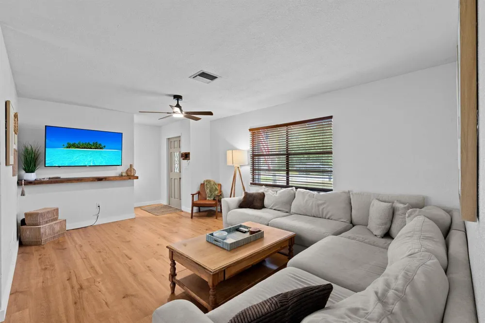 1292 SE MENDAVIA AVENUE Port St. Lucie, FL 34952