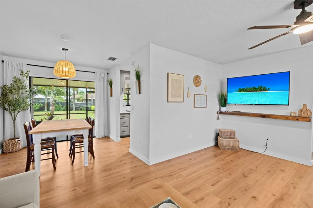 1292 SE MENDAVIA AVENUE Port St. Lucie, FL 34952