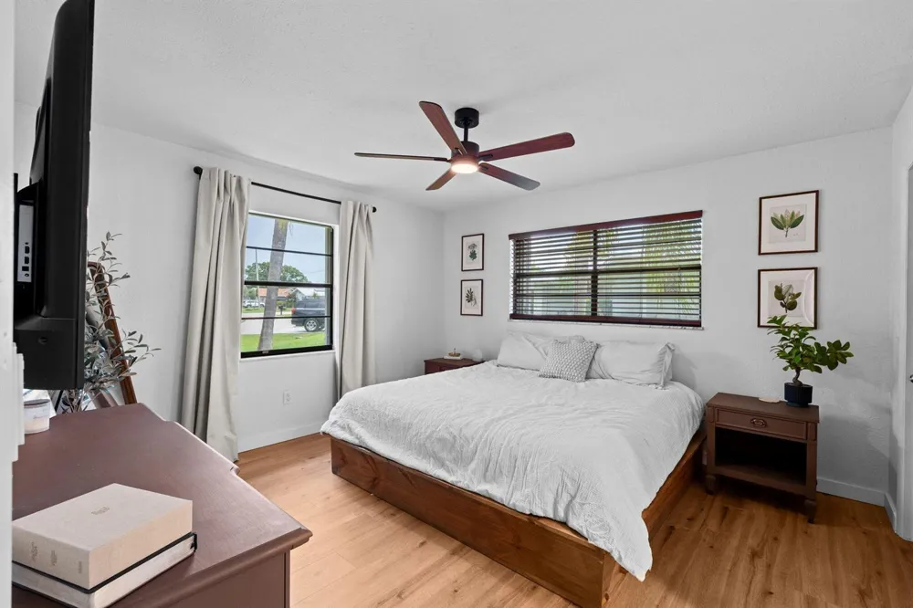 1292 SE MENDAVIA AVENUE Port St. Lucie, FL 34952