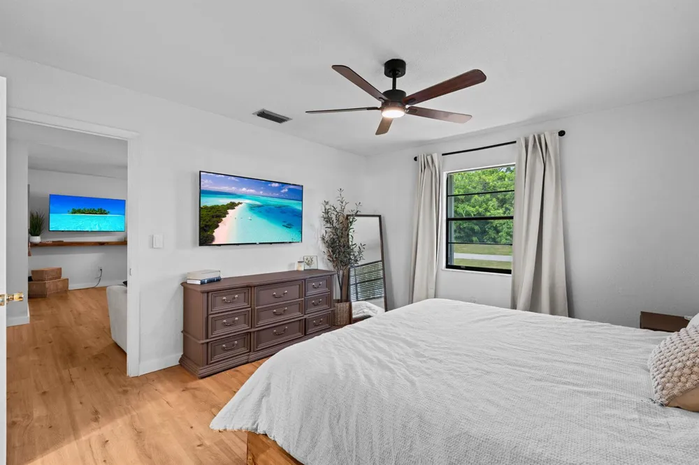 1292 SE MENDAVIA AVENUE Port St. Lucie, FL 34952