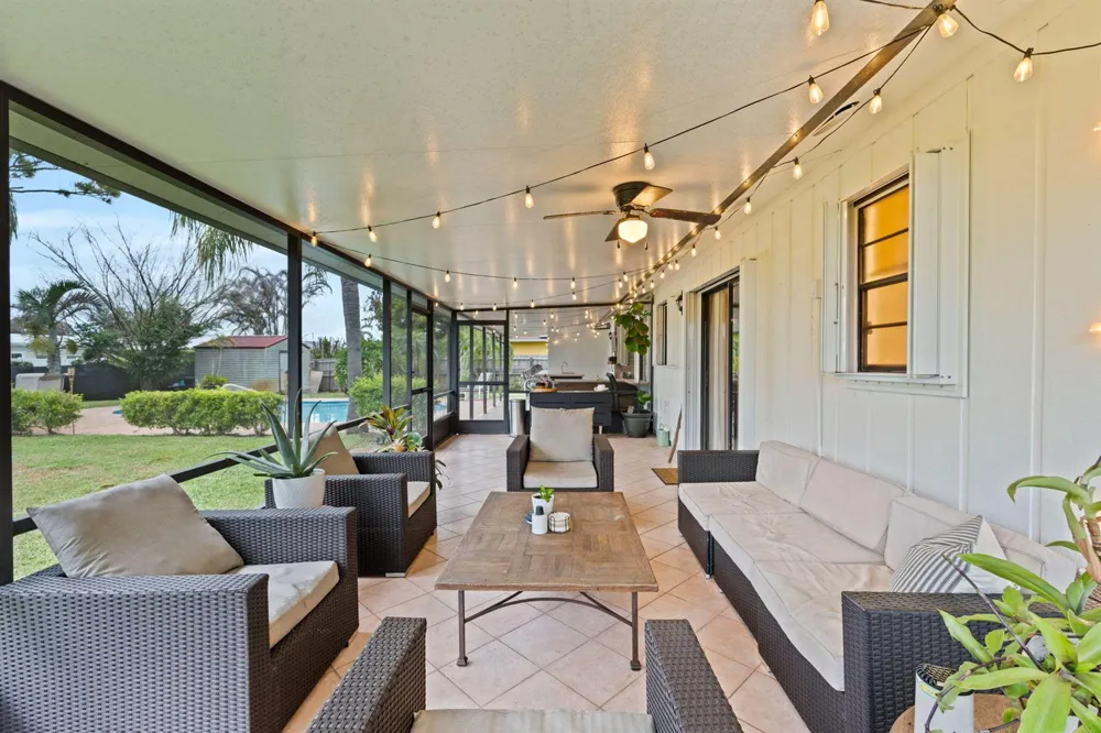 1292 SE MENDAVIA AVENUE Port St. Lucie, FL 34952