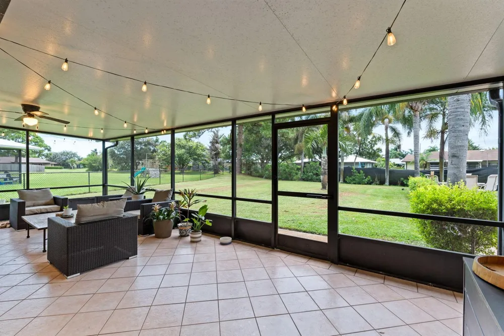 1292 SE MENDAVIA AVENUE Port St. Lucie, FL 34952