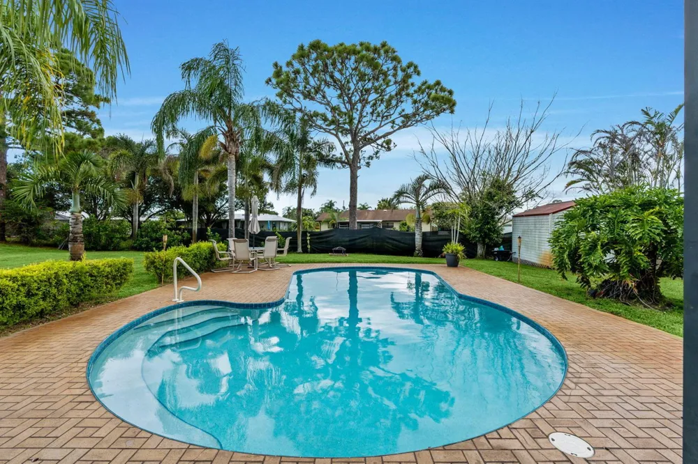 1292 SE MENDAVIA AVENUE Port St. Lucie, FL 34952