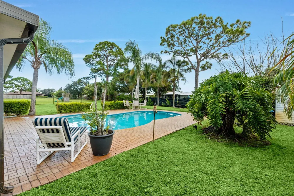 1292 SE MENDAVIA AVENUE Port St. Lucie, FL 34952