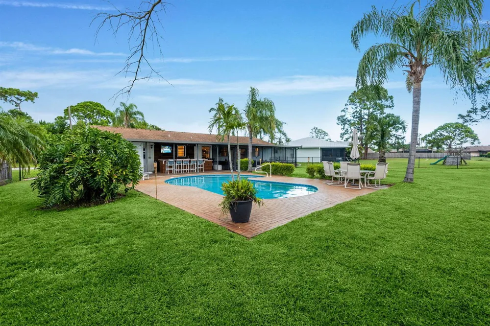 1292 SE MENDAVIA AVENUE Port St. Lucie, FL 34952