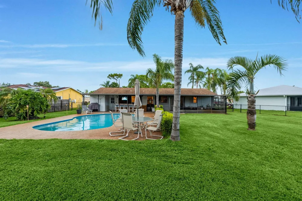1292 SE MENDAVIA AVENUE Port St. Lucie, FL 34952