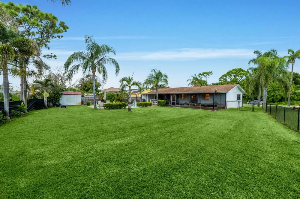 1292 SE MENDAVIA AVENUE Port St. Lucie, FL 34952