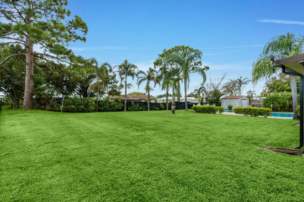 1292 SE MENDAVIA AVENUE Port St. Lucie, FL 34952