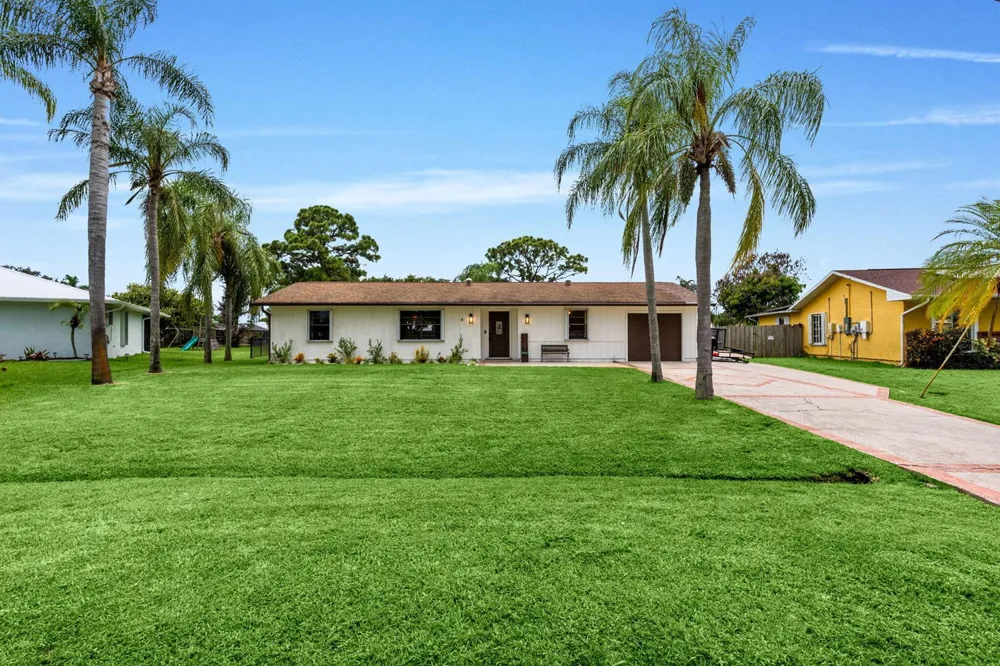 1292 SE MENDAVIA AVENUE Port St. Lucie, FL 34952
