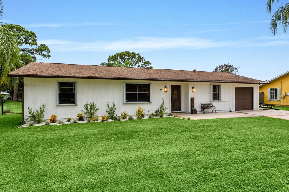 1292 SE MENDAVIA AVENUE Port St. Lucie, FL 34952