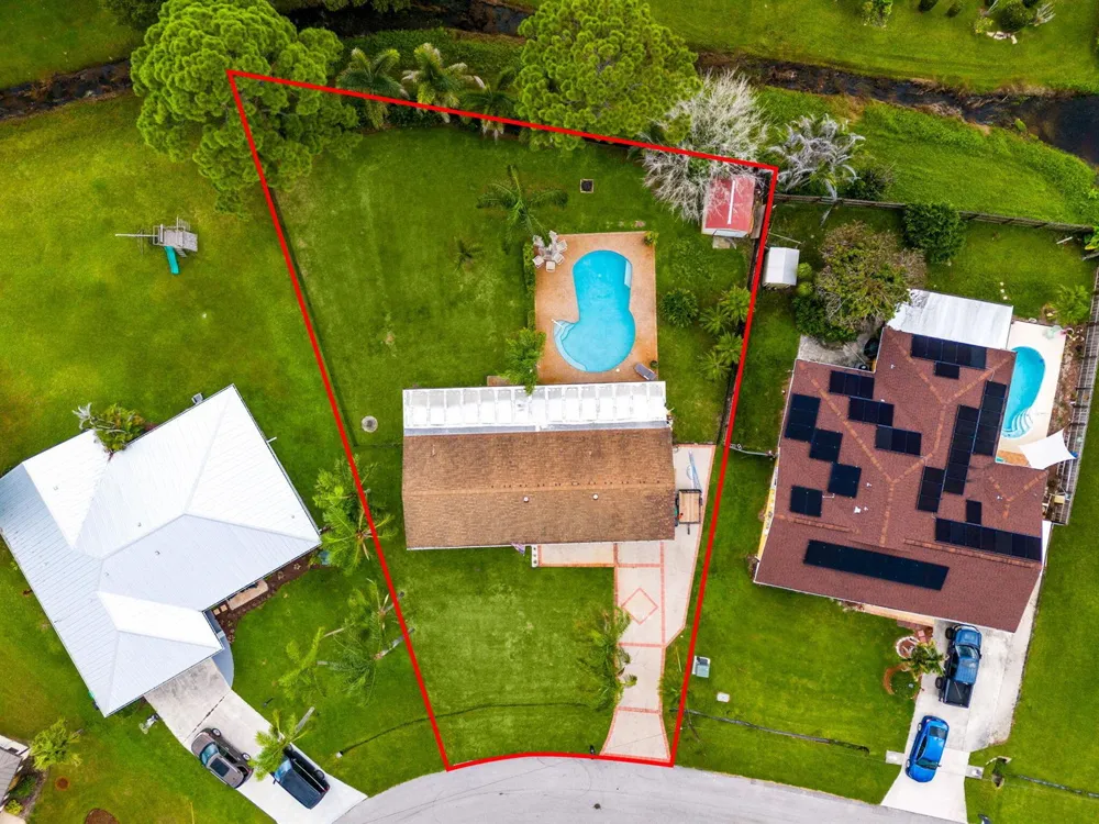 1292 SE MENDAVIA AVENUE Port St. Lucie, FL 34952