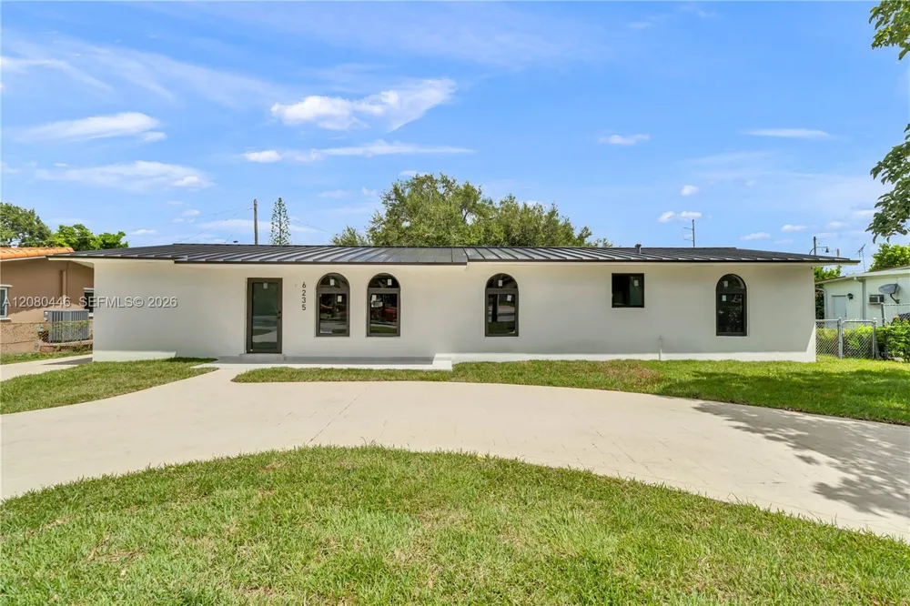 6235 SW 24th St Miami, FL 33147