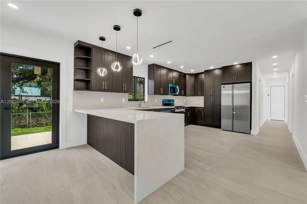 6235 SW 24th St Miami, FL 33147