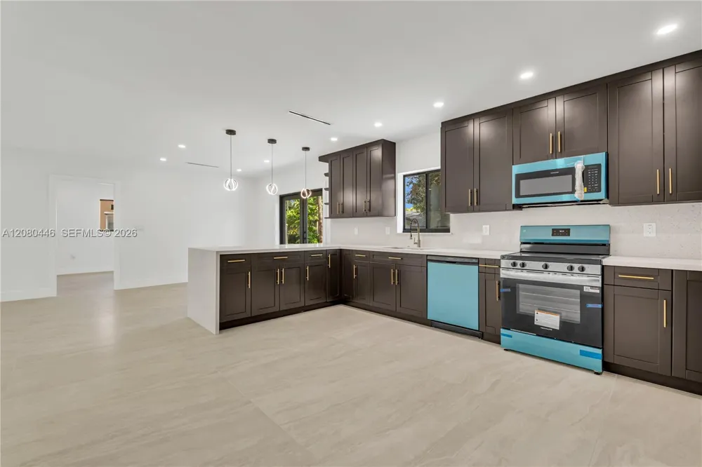 6235 SW 24th St Miami, FL 33147