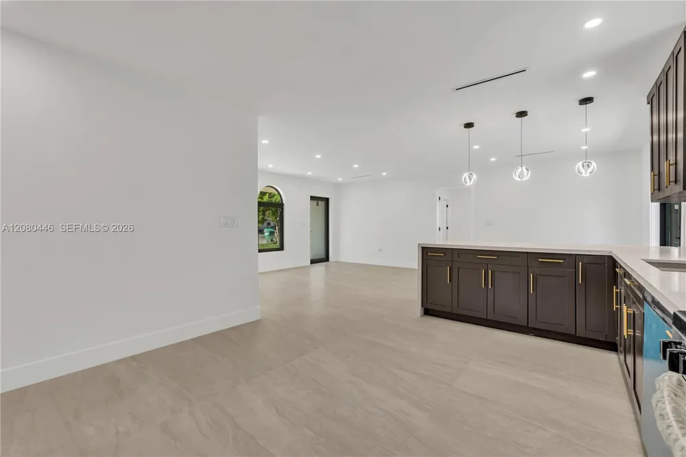 6235 SW 24th St Miami, FL 33147