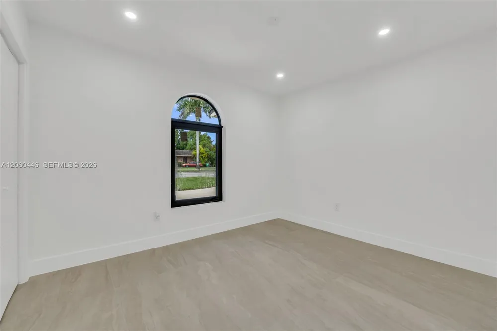 6235 SW 24th St Miami, FL 33147
