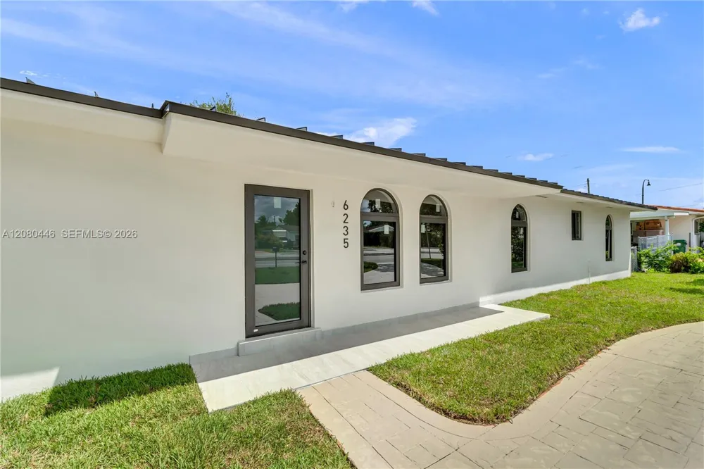 6235 SW 24th St Miami, FL 33147