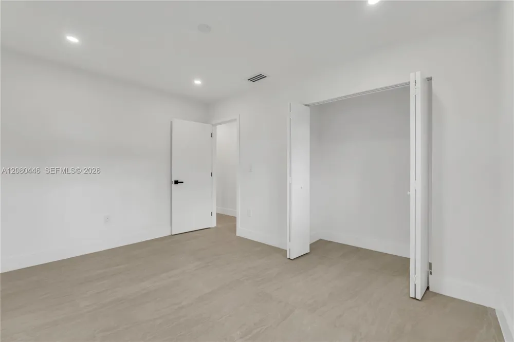 6235 SW 24th St Miami, FL 33147