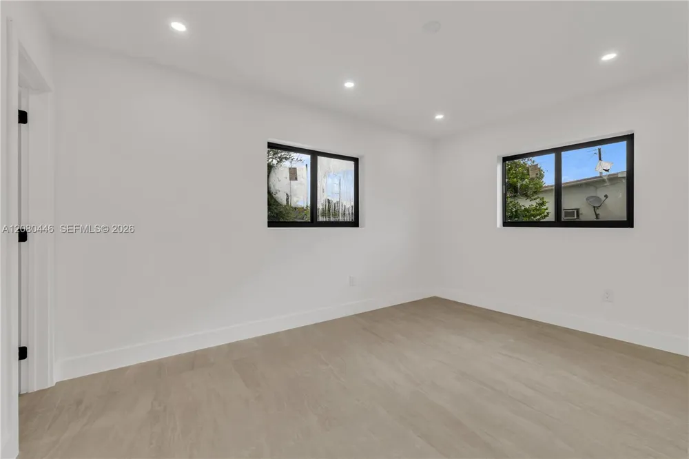 6235 SW 24th St Miami, FL 33147