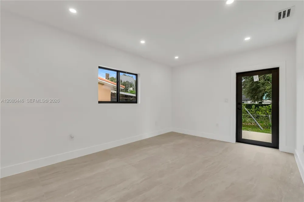 6235 SW 24th St Miami, FL 33147