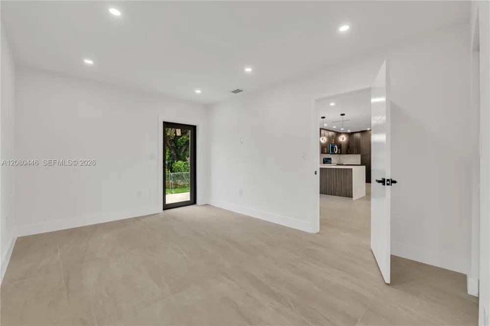 6235 SW 24th St Miami, FL 33147