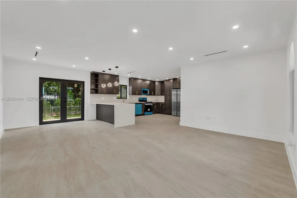 6235 SW 24th St Miami, FL 33147