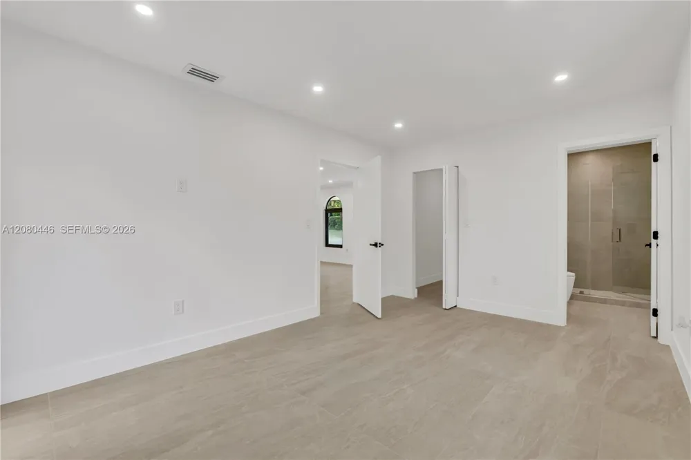 6235 SW 24th St Miami, FL 33147