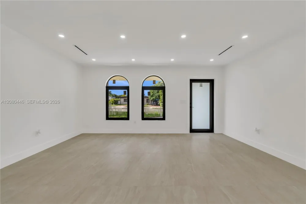 6235 SW 24th St Miami, FL 33147