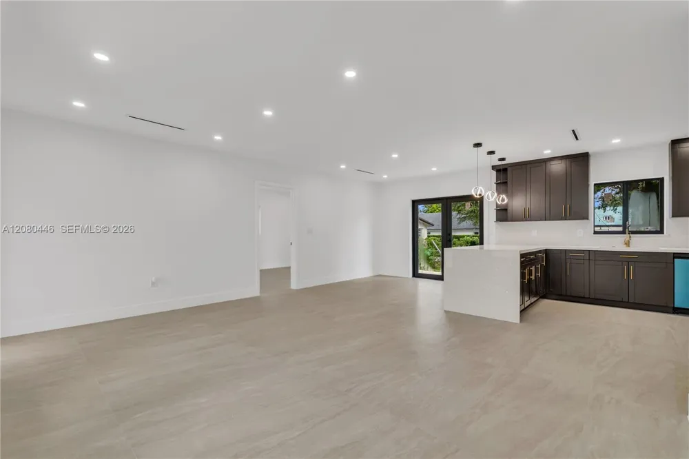 6235 SW 24th St Miami, FL 33147