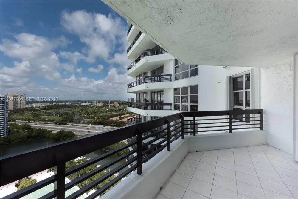 3500 MYSTIC POINTE DR #2202 Aventura, FL 33180