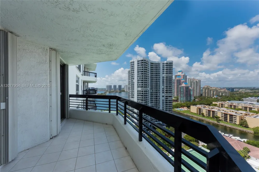 3500 MYSTIC POINTE DR #2202 Aventura, FL 33180