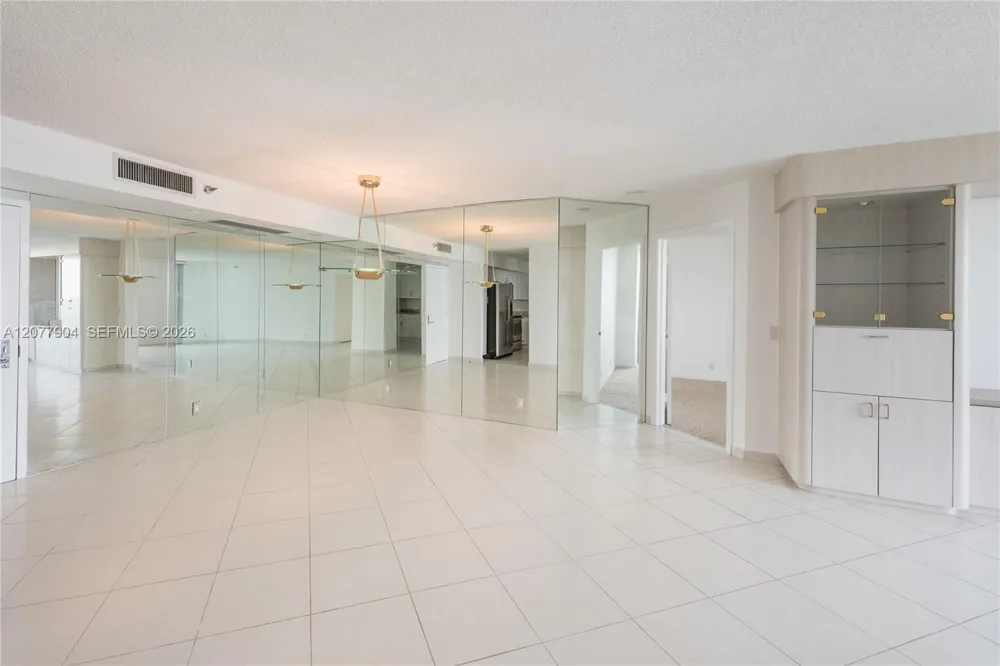 3500 MYSTIC POINTE DR #2202 Aventura, FL 33180