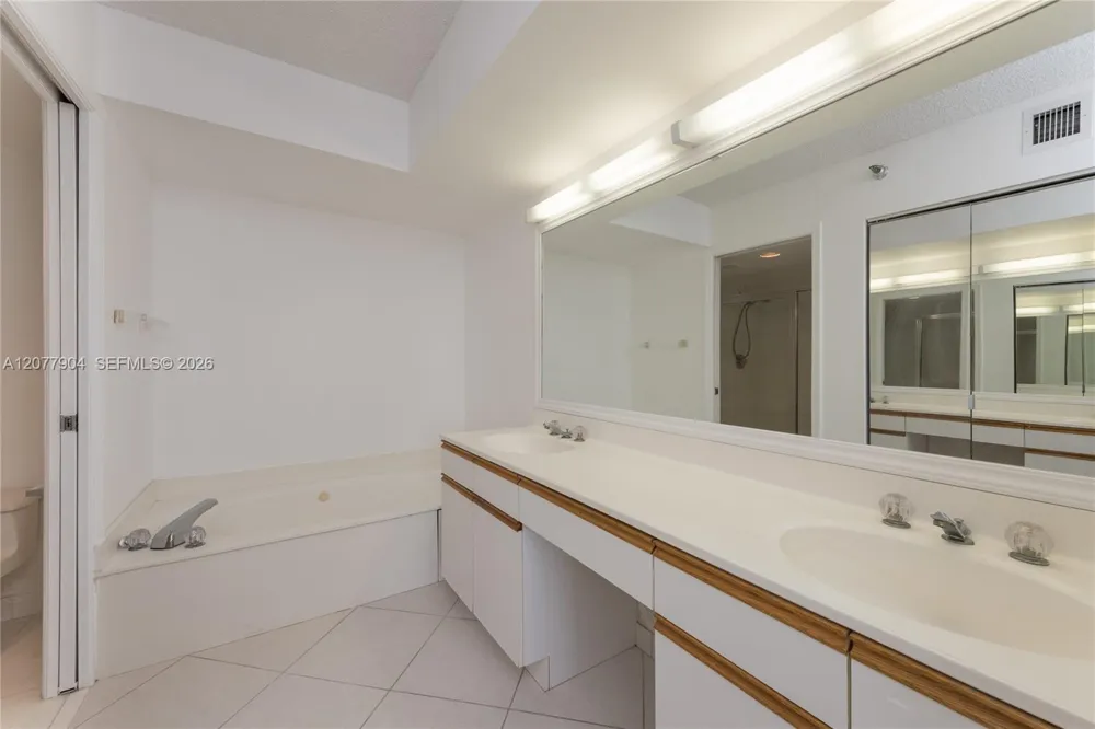 3500 MYSTIC POINTE DR #2202 Aventura, FL 33180