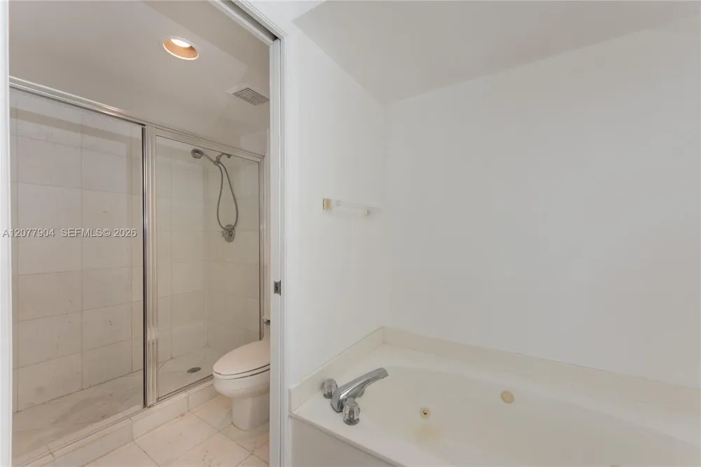 3500 MYSTIC POINTE DR #2202 Aventura, FL 33180