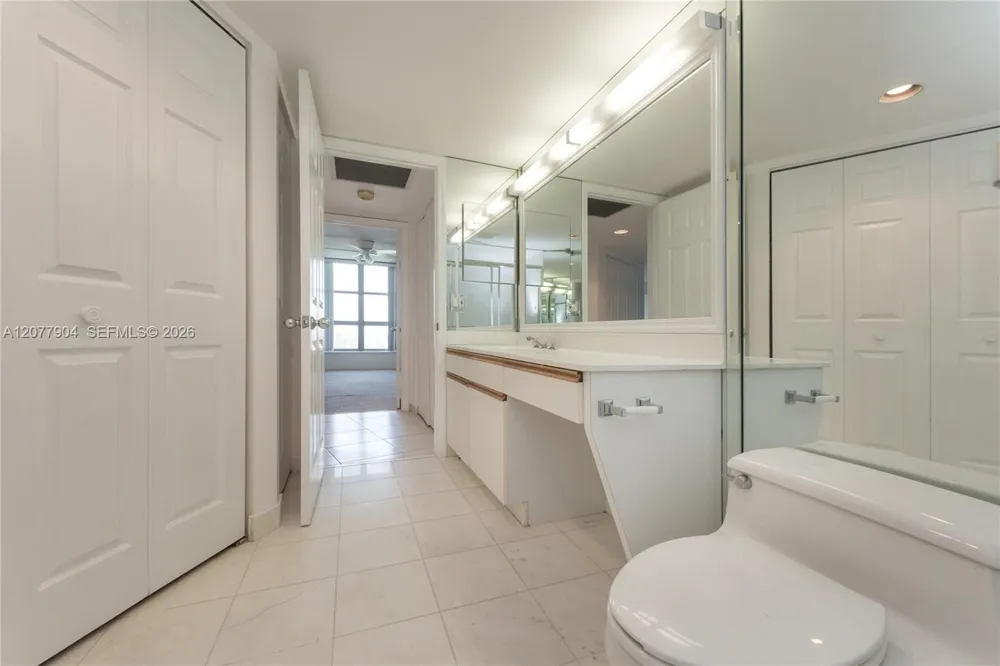 3500 MYSTIC POINTE DR #2202 Aventura, FL 33180