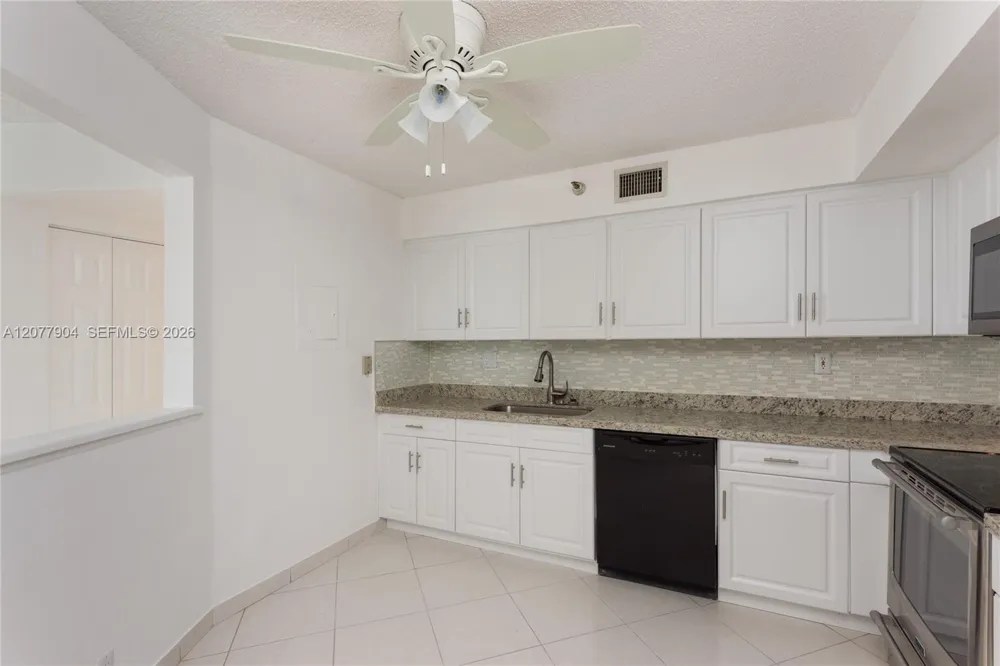 3500 MYSTIC POINTE DR #2202 Aventura, FL 33180