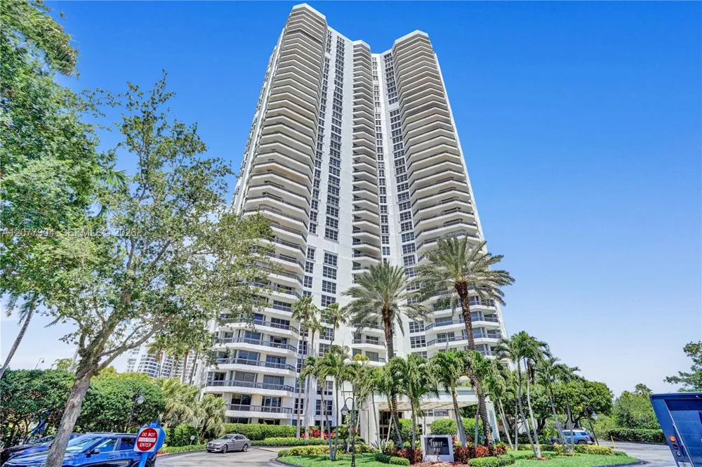 3500 MYSTIC POINTE DR #2202 Aventura, FL 33180