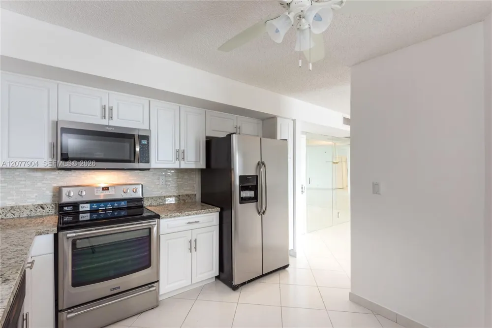 3500 MYSTIC POINTE DR #2202 Aventura, FL 33180