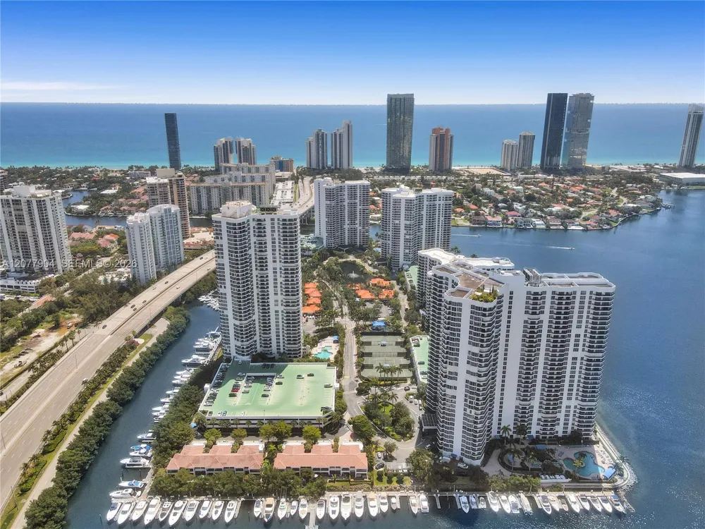 3500 MYSTIC POINTE DR #2202 Aventura, FL 33180