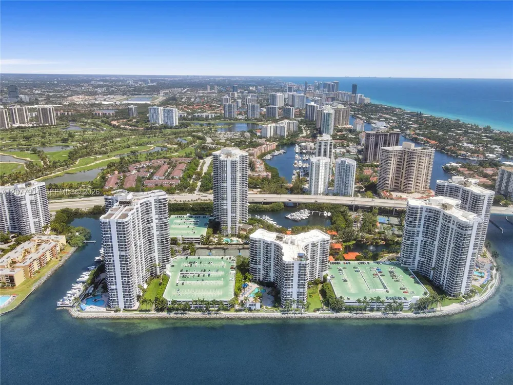 3500 MYSTIC POINTE DR #2202 Aventura, FL 33180
