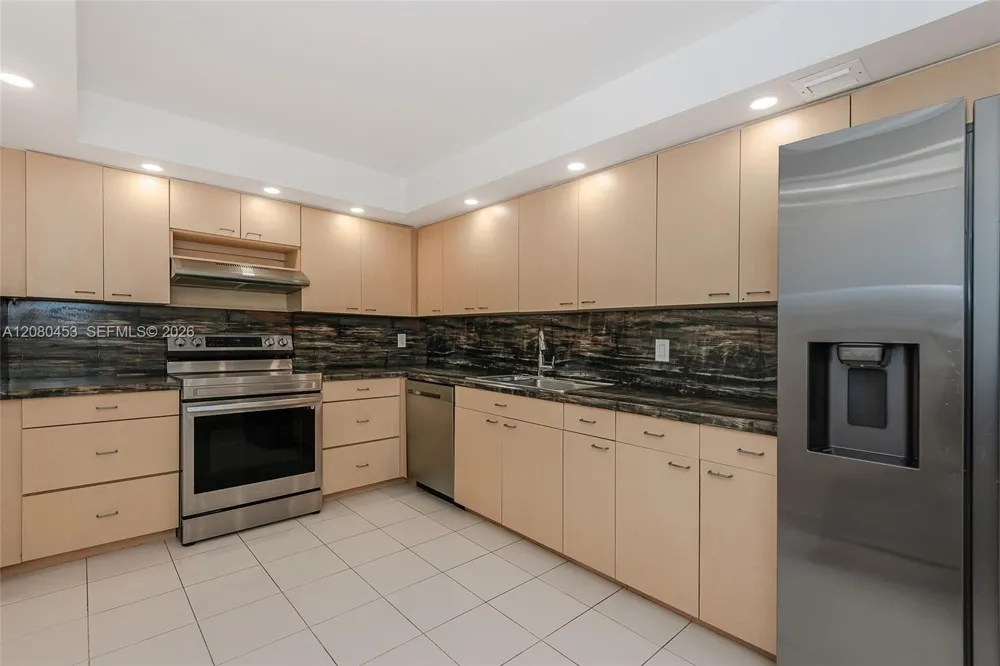 1904 S Ocean Dr #1807 Hallandale Beach, FL 33009