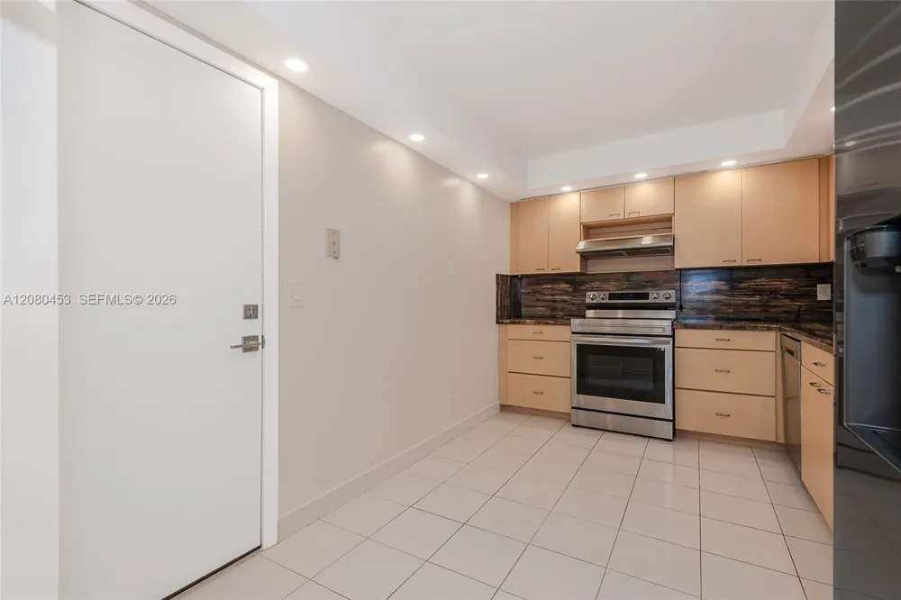 1904 S Ocean Dr #1807 Hallandale Beach, FL 33009