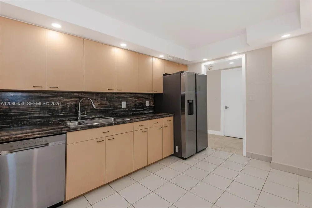 1904 S Ocean Dr #1807 Hallandale Beach, FL 33009