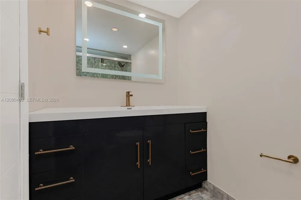 1904 S Ocean Dr #1807 Hallandale Beach, FL 33009