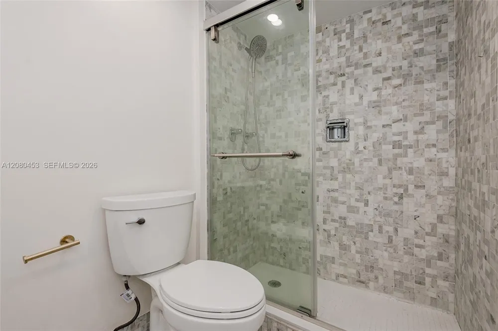 1904 S Ocean Dr #1807 Hallandale Beach, FL 33009