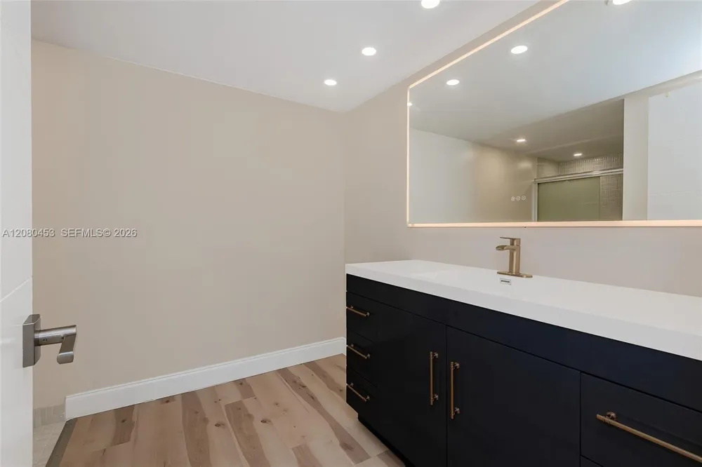 1904 S Ocean Dr #1807 Hallandale Beach, FL 33009