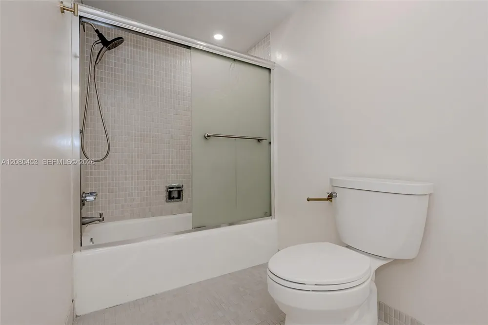 1904 S Ocean Dr #1807 Hallandale Beach, FL 33009