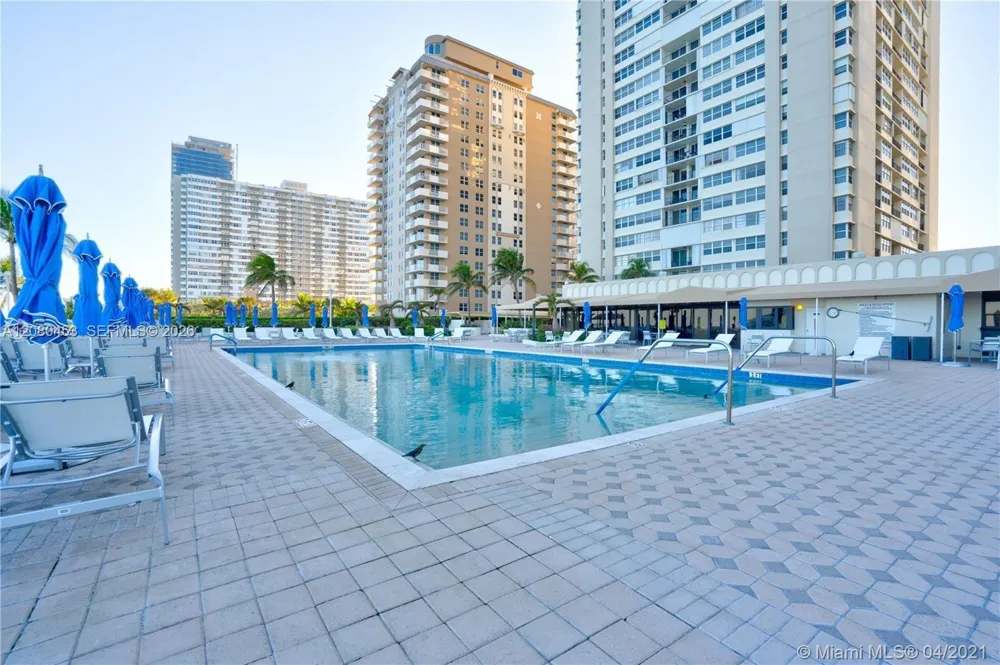 1904 S Ocean Dr #1807 Hallandale Beach, FL 33009