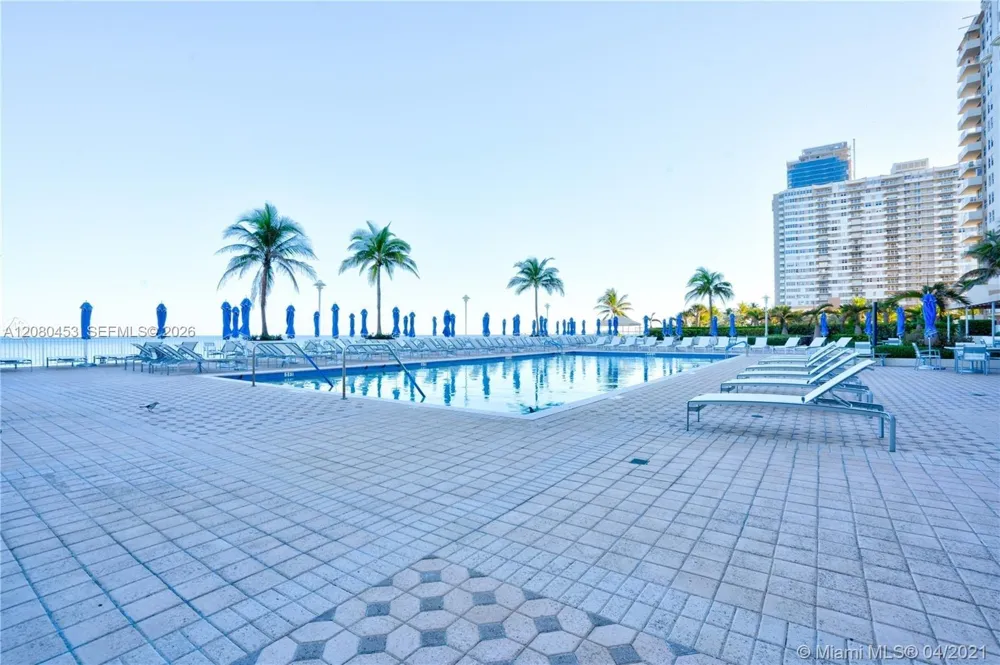 1904 S Ocean Dr #1807 Hallandale Beach, FL 33009
