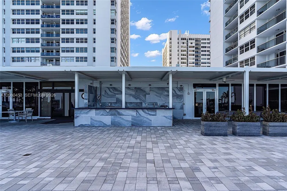 1904 S Ocean Dr #1807 Hallandale Beach, FL 33009
